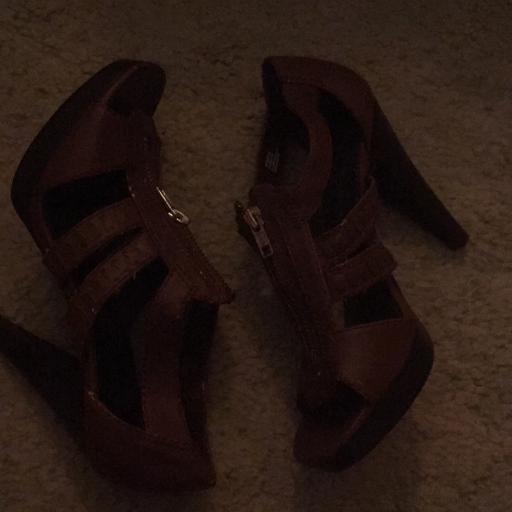 Jessica Simpson brown heels